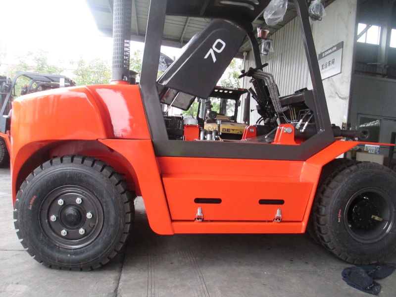SNSC Heavy Duty FD70 7T Diesel Forklift to Iran