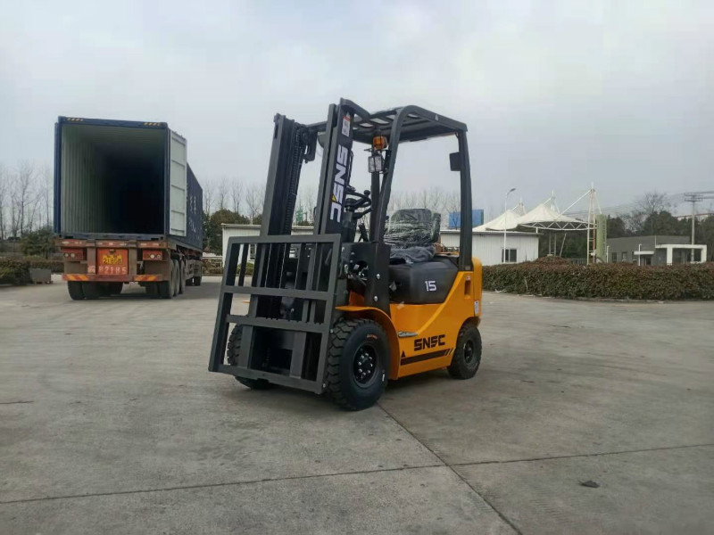 SNSC FD15 1.5T Diesel Forklift Truck to Uzbekistan