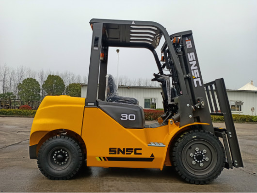 SNSC FD30 3 ton diesel forklift to UAE