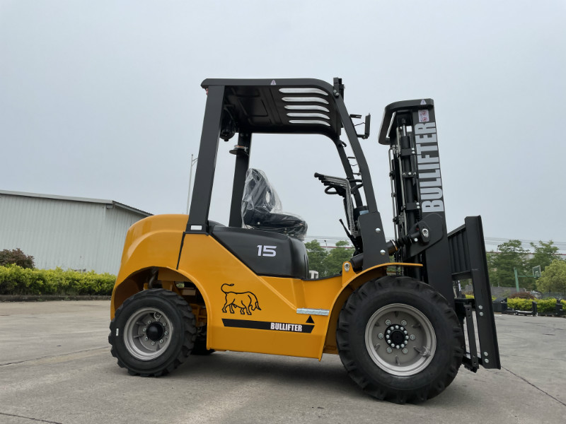 SNSC FD15 1.5 ton  Diesel Rough Terrain Forklift  to Spain